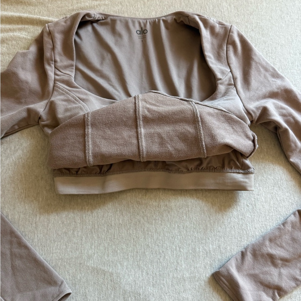 Alo Cropped Tan Long Sleeve - Picture 4 of 5